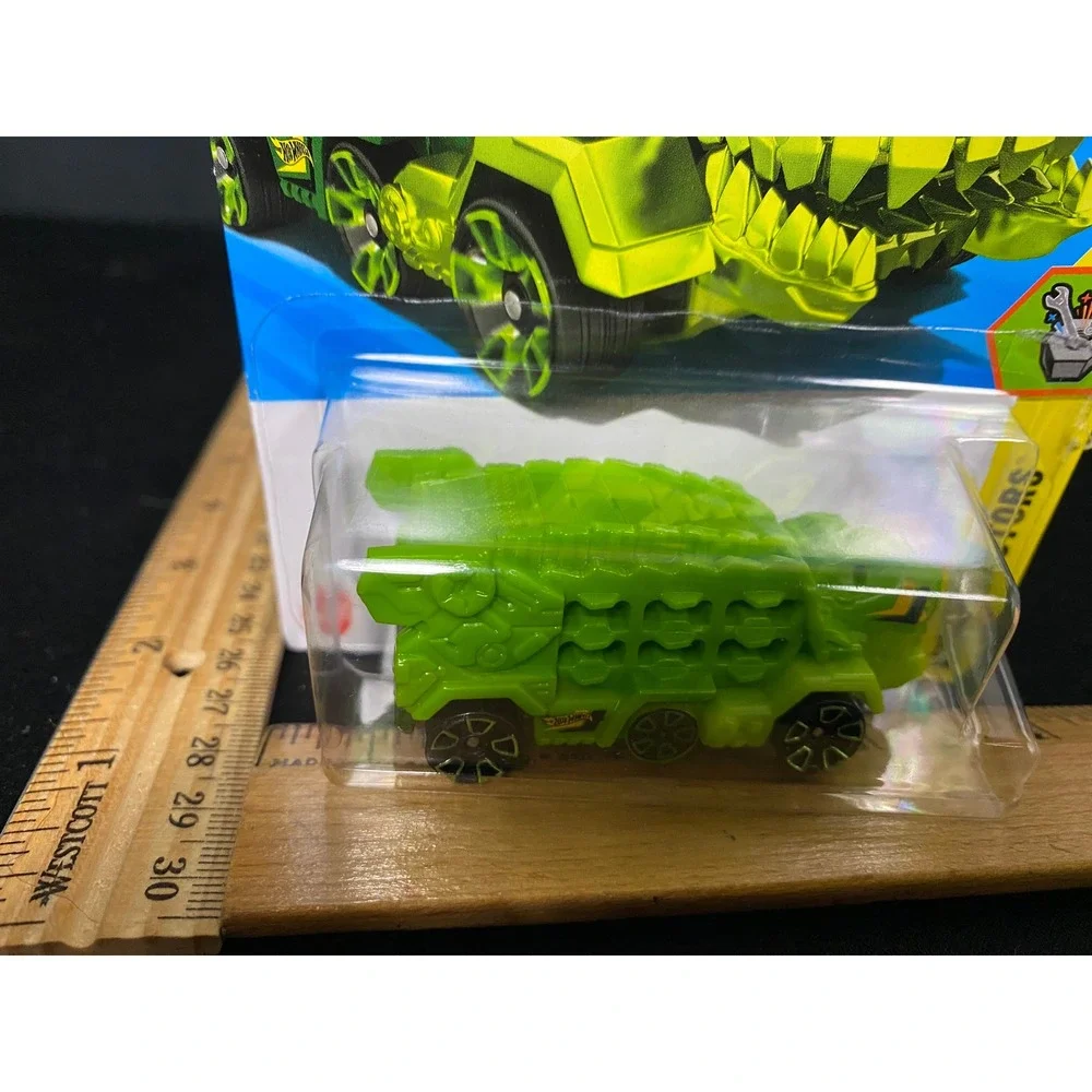 Hot Wheels HW Ultimate‎ T-Rex Transporter Diecast Car 2023 96/250 Green